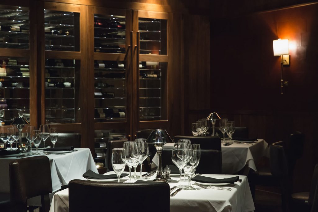 Mastro’s_Manhatten_restaurant_interior_design_seating-17