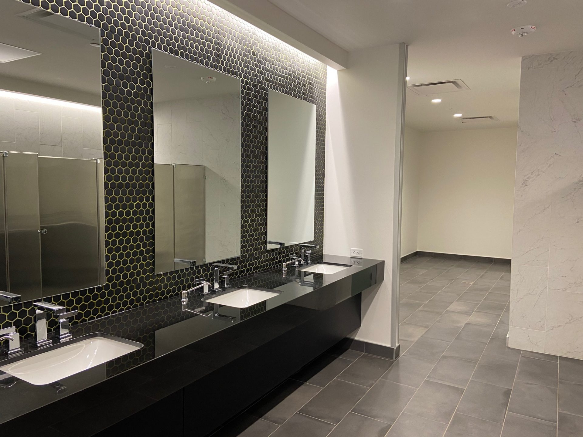 Houston Architecture Building Repositioning 1415 LOUISIANA FITNESS CENTER Houston Corporate Interior Design Locker Room Restroom